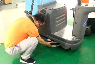 金洁J-M560驾驶式洗地车操作视频